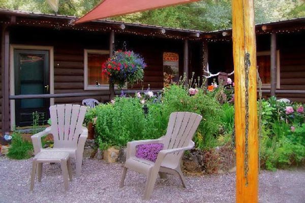 garden dining at Laughing Horse Lodge in Swan Lake Montana
